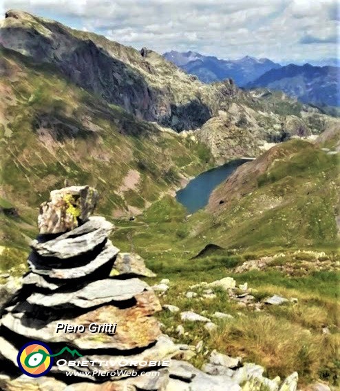88 Dal Monte Aviasco vista sulla valle del Lago Colombo.jpg